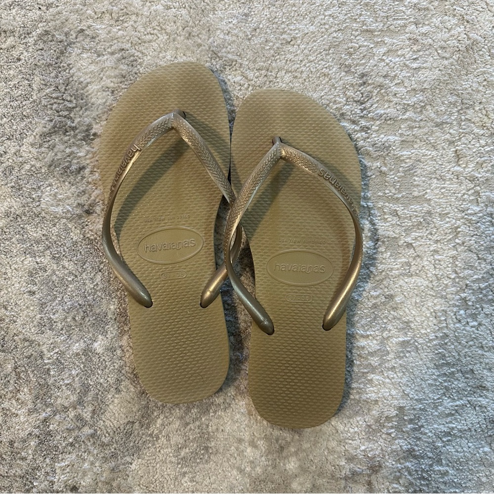 Havaianas Metallic Gold Sandals